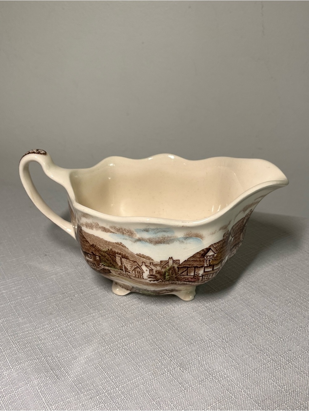 Johnson Bros, old English countryside Gravy Boat sauce made in England